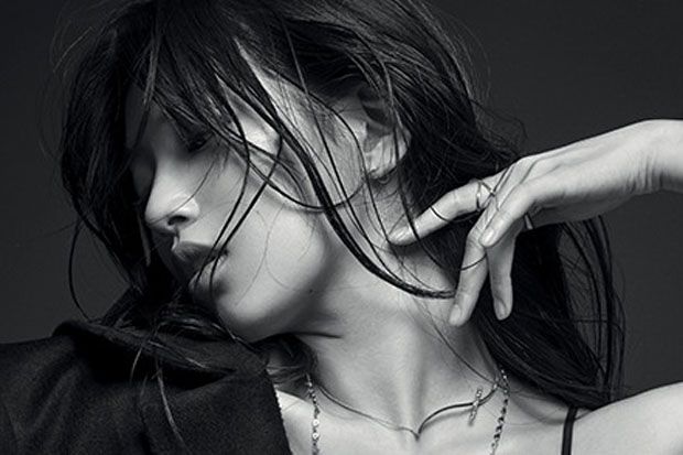 Suzy Bae Tampil Sensual...