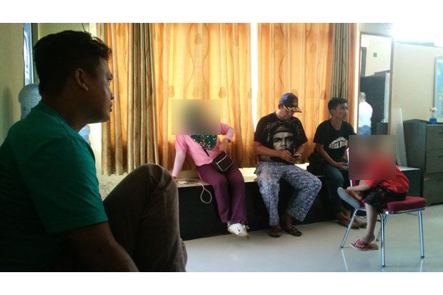 Foto Bugil Istri Polisi...