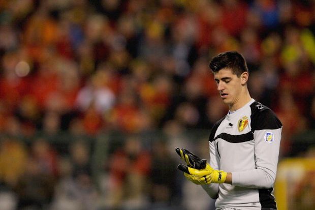 Kiper Chelsea Nyaris...