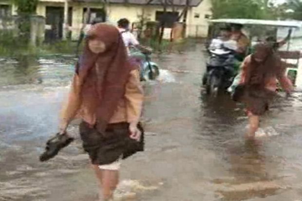 Diguyur Hujan Semalaman,...
