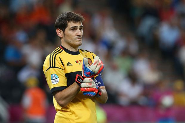 Iker Casillas, Pahlawan...