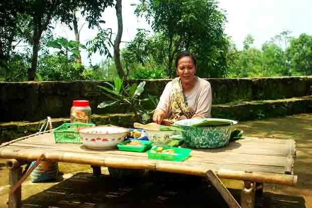 Christine Hakim Rela...