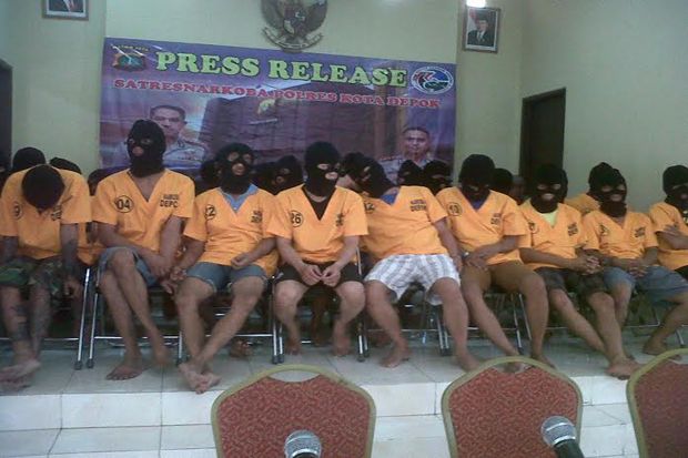 Polisi Tangkap Pemakai...
