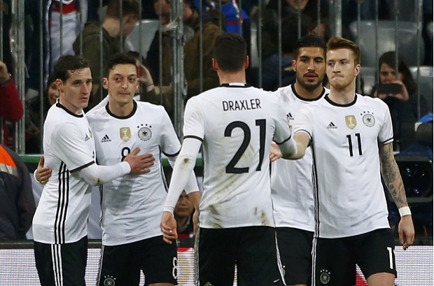Jerman Pesta Gol di...