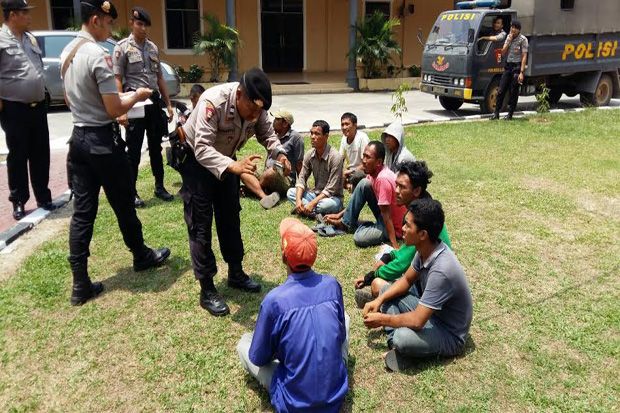 10 Preman dan 8 Juru...
