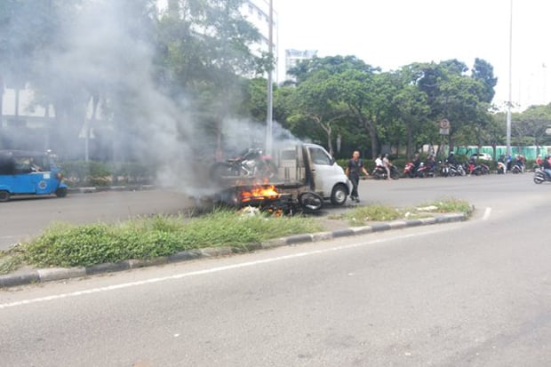 Mobil Pikap Pengangkut...