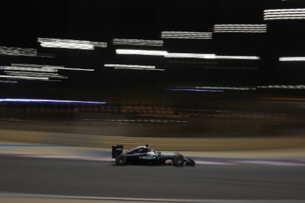 Hamilton Raih Pole Position,...