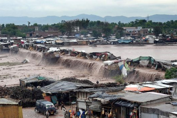 Banjir Bandang Hantam...