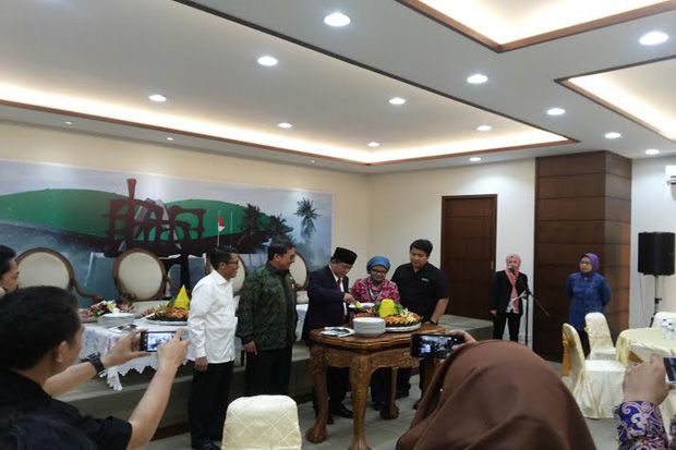 Ade Komarudin Resmikan...