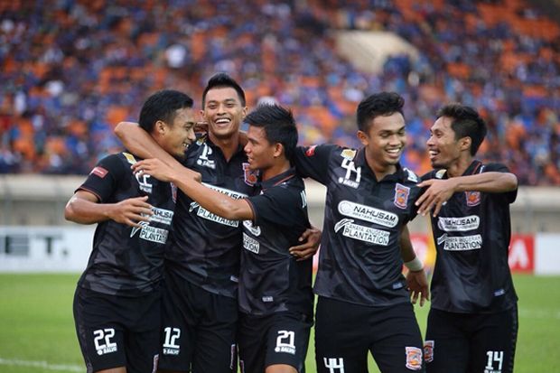 Dihuni Pemain dan Pelatih...