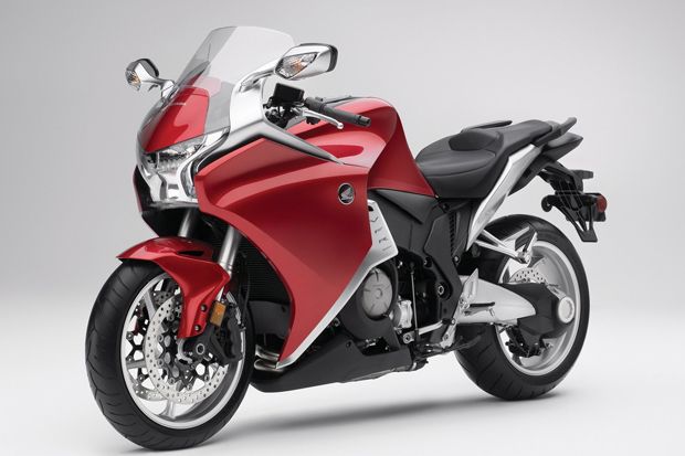 Honda VFR1200F Dilengkapi...