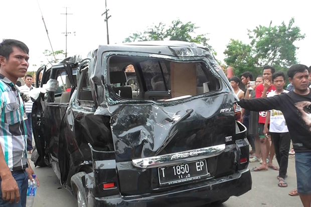 Mogok di Tengah Rel,...