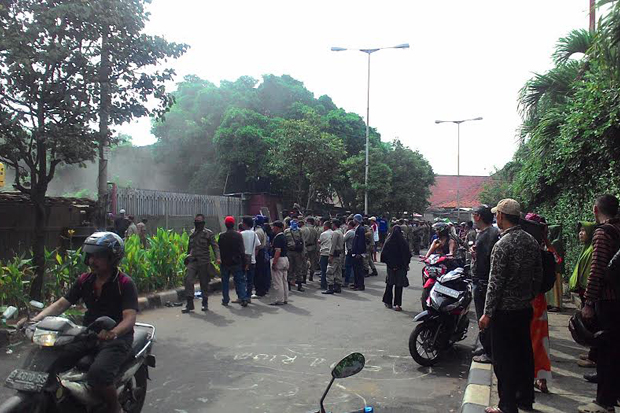 Gusur Pasar Ikan, Warga...