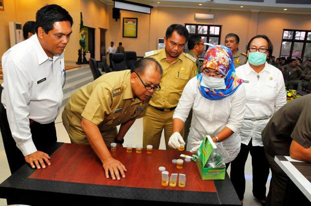 Tes Urine Mendadak,...