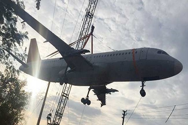 Dipindah dengan Crane,...