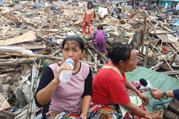 Warga Luar Batang Masih...