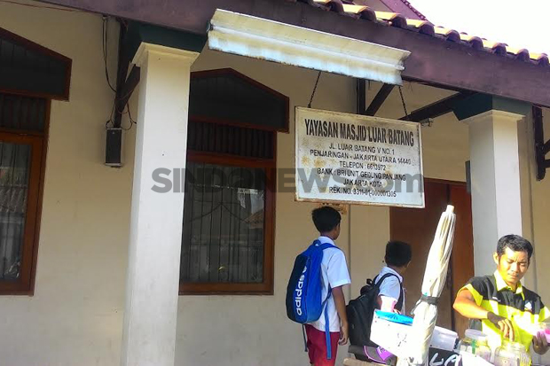 Datangi Masjid Luar...