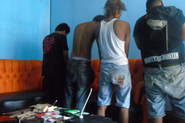 Bandar dan Tiga Kurir...