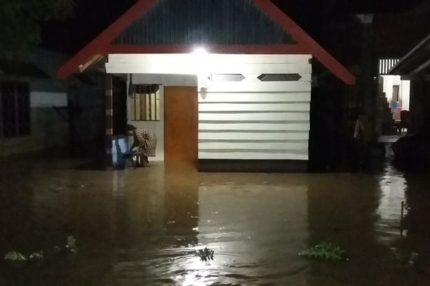 Banjir Bandang Terjang...