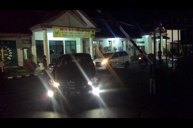 Penyidik KPK Obrak-abrik...