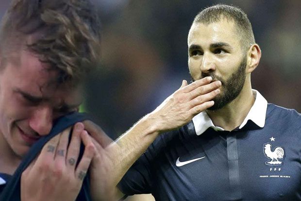 Benzema Resmi Ditendang,...