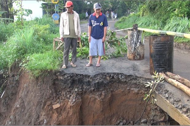 Jalan Penghubung Jombang-Mojokerto...