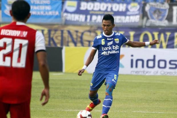 Bek Persib Ambil Sisi...