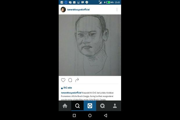 Rambutnya Dijambak,...