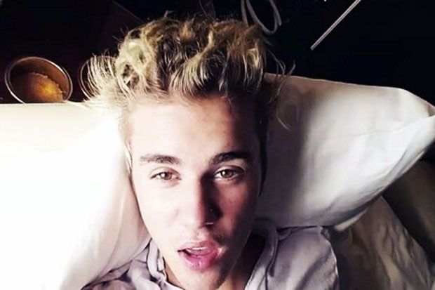 Diprotes Fans, Justin...