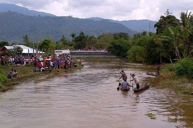 Nongkrong di Jembatan,...