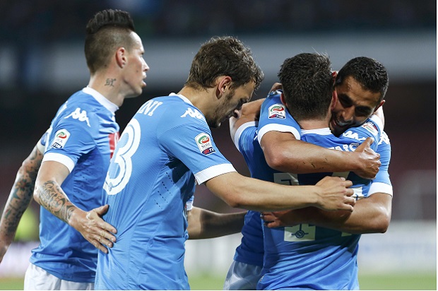 Napoli Pesta Setengah...