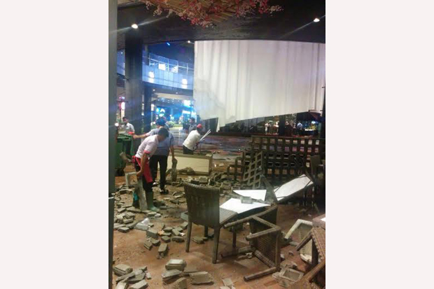 14 Korban Plafon Aeon...