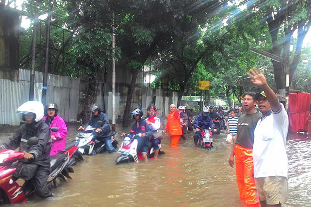 Jalan Tergenang, Jakarta...