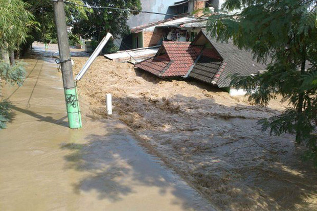 Tanggul Jebol, Perumahan...