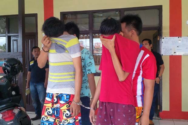 Anak Pejabat dan Pengusaha...