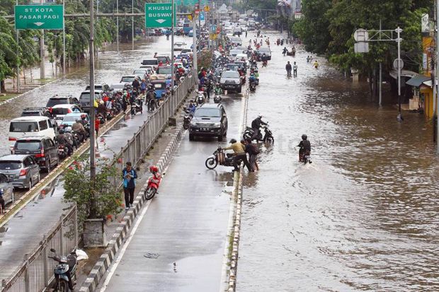 Ahok Diminta Akui Penanganan...