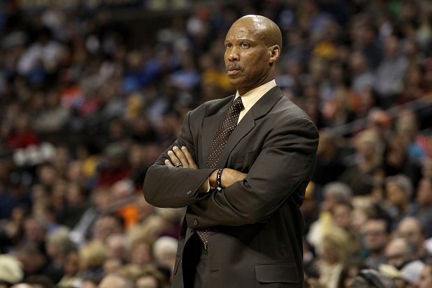 RESMI: Lakers Pecat...