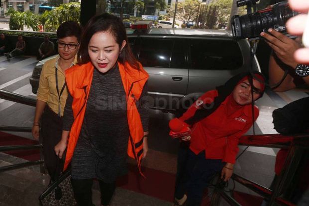 Kepada Hakim, Dessy...