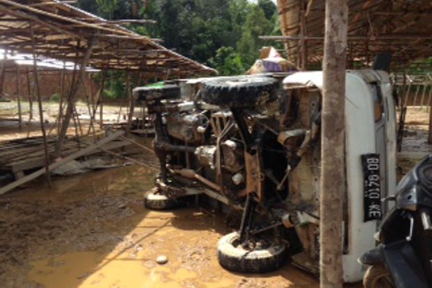 Banjir Bandang Terjang...