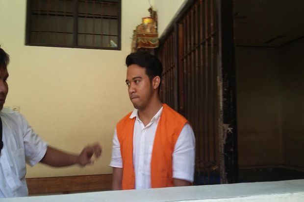 Sidang Perdana, Roby...