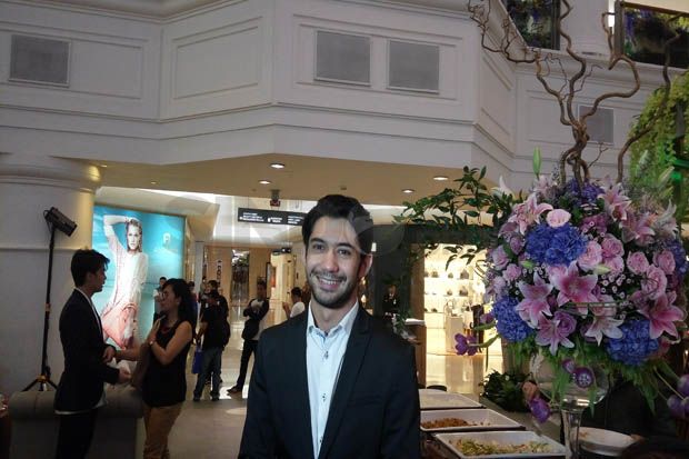Reza Rahadian Senang...