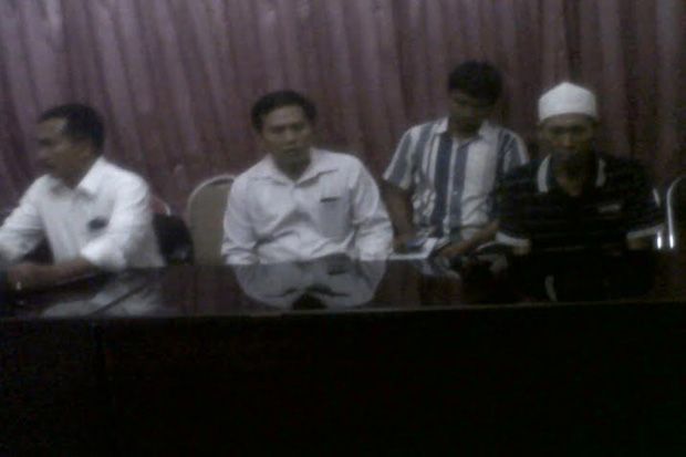 Polisi Berusaha Kumpulkan...