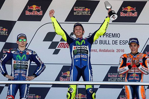 Rossi Sumbangkan Trofi...
