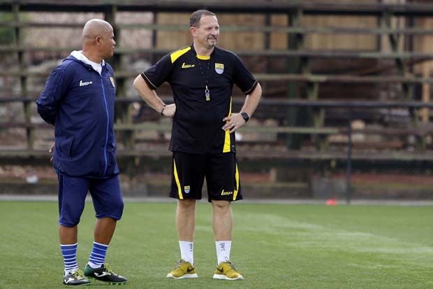 Pelatih Persib: Water...