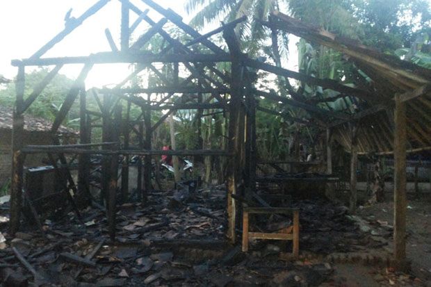 Rumah Terbakar, Nenek...