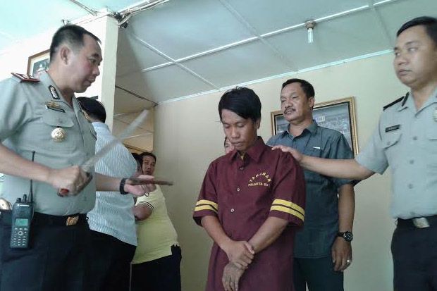 Ancam Bacok Ayah Kandung,...