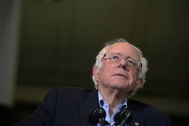 Sanders Tumbangkan Hillary...