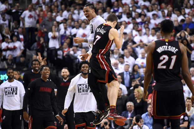 Heat Tumbangkan Raptors,...