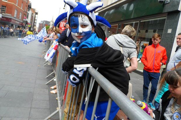 Puluhan Ribu Fans Leicester...
