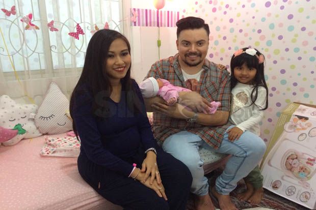 Dikaruniai Putri Kedua,...